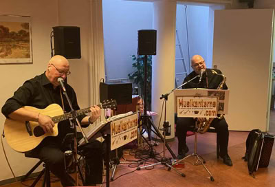 Musikanterne underholder